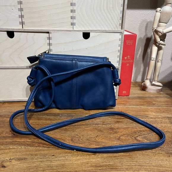 💙Michael Kors💙crossbody bag in dark denim blue - Picture 4 of 6